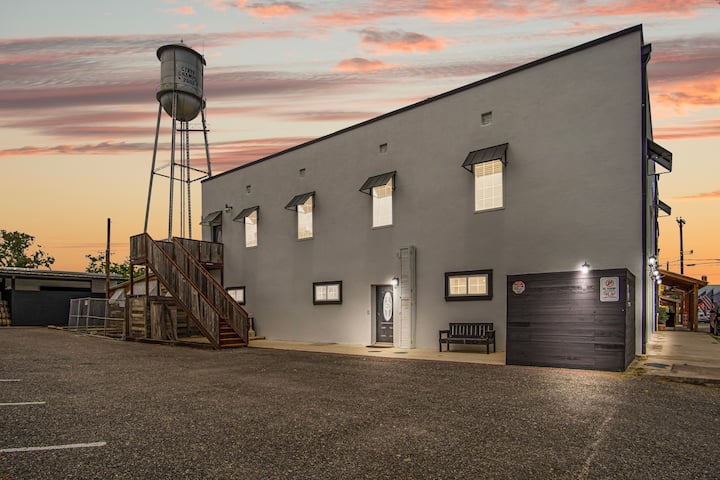 Salt Block-santa Fe 5 | Walk To 11th St| 2br Suite - Bandera, TX