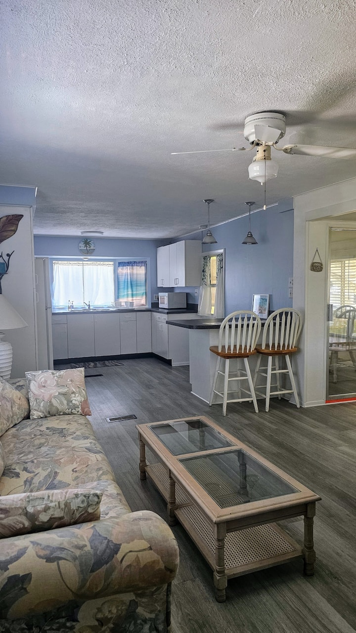 Flamingo Rest - Englewood, FL