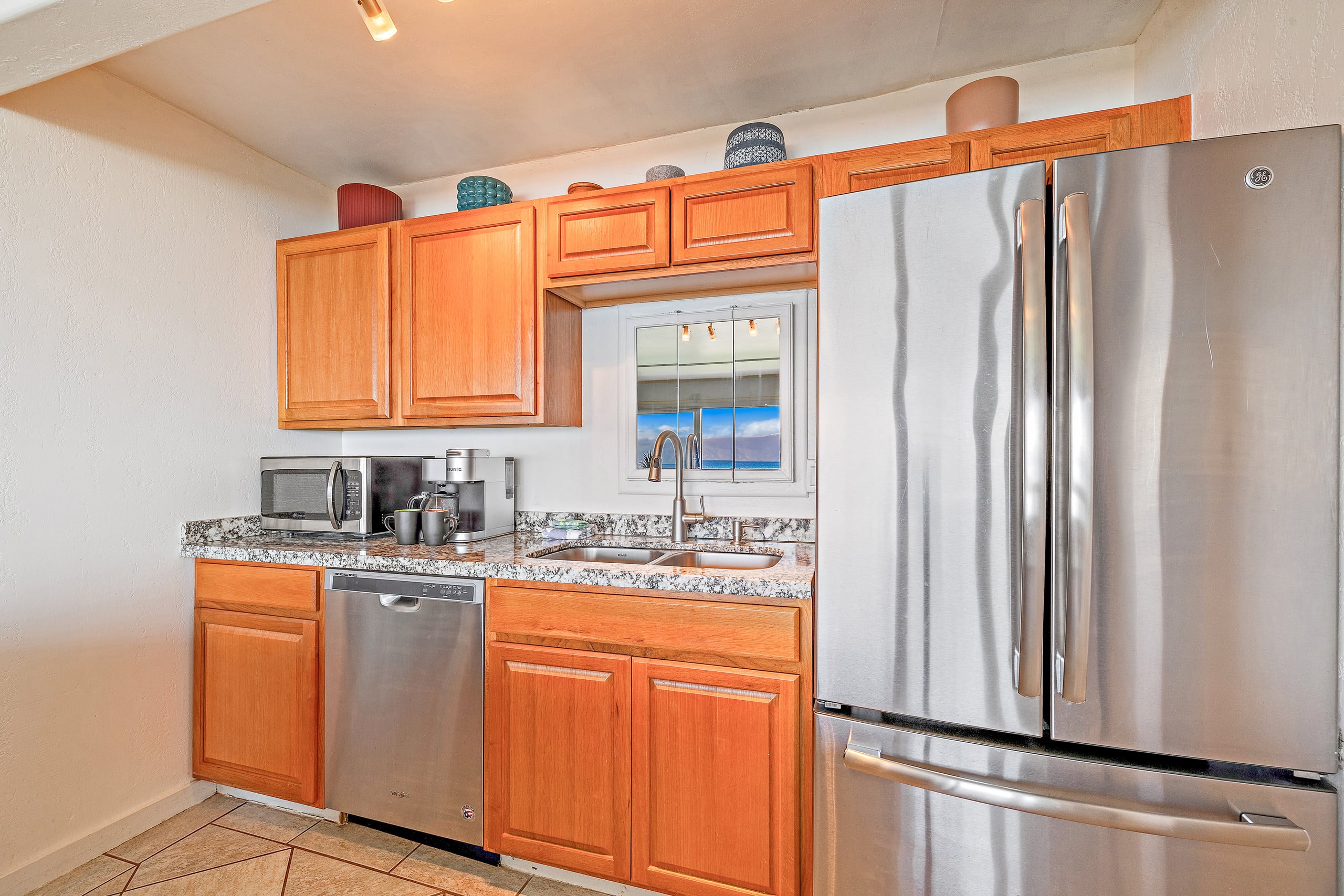 Condo in Lahaina · ★4.87 · 2 bedrooms · 3 beds · 1 bath - Image 12