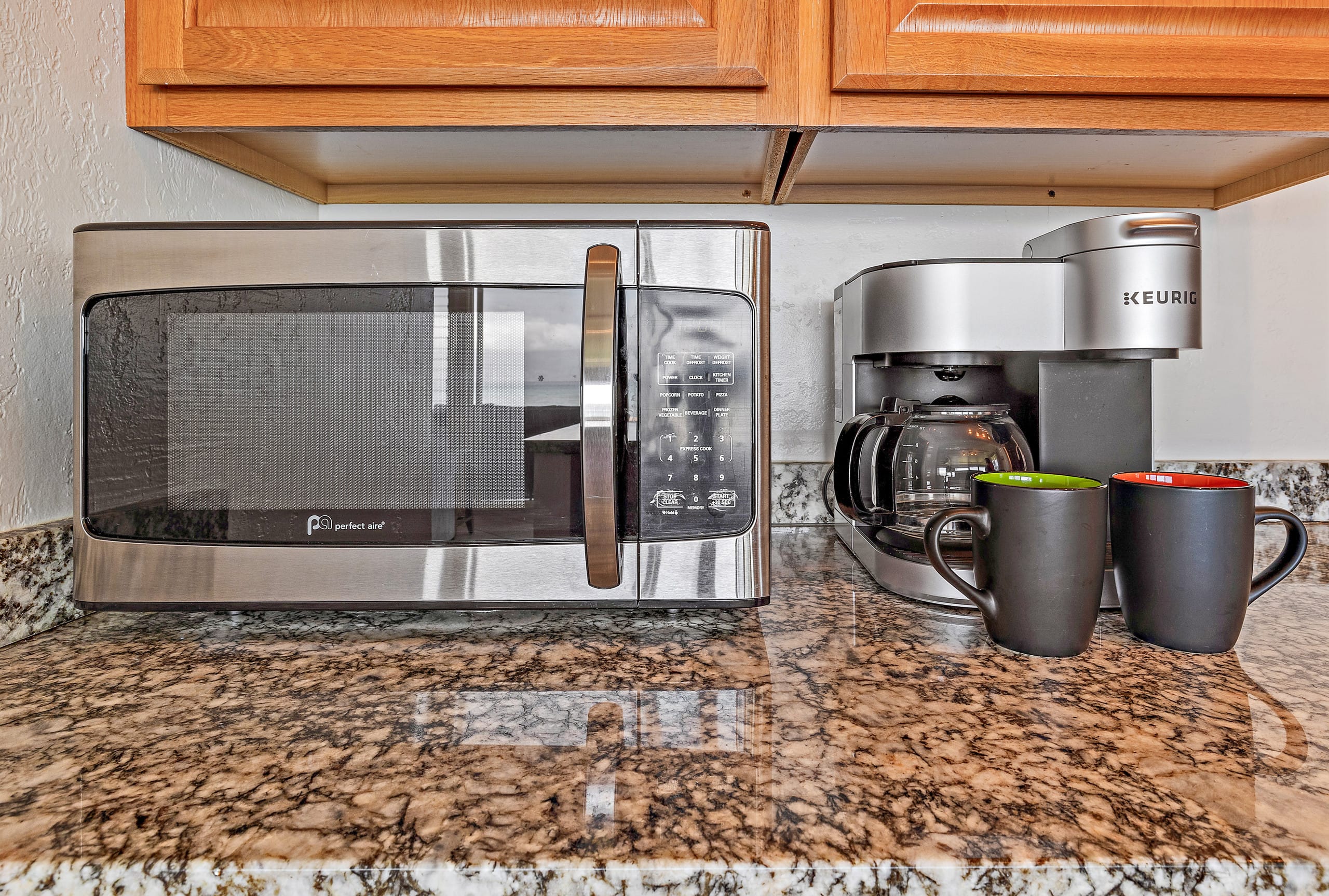 Condo in Lahaina · ★4.87 · 2 bedrooms · 3 beds · 1 bath - Image 14