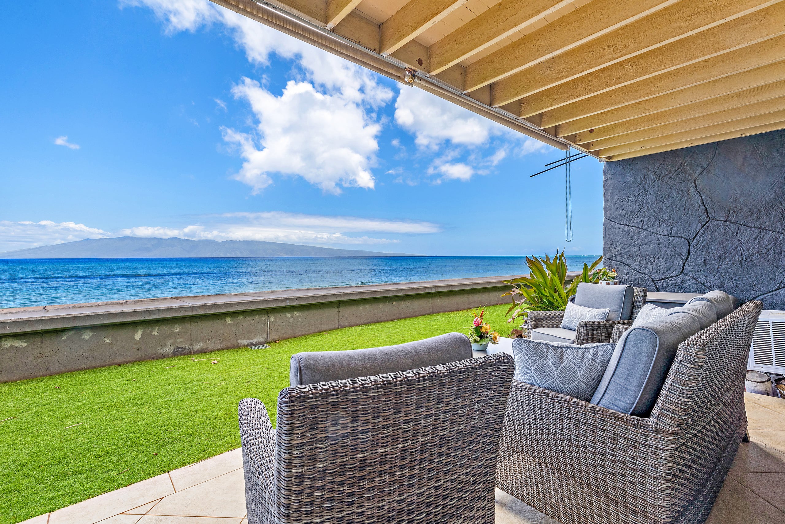 Condo in Lahaina · ★4.87 · 2 bedrooms · 3 beds · 1 bath - Image 1