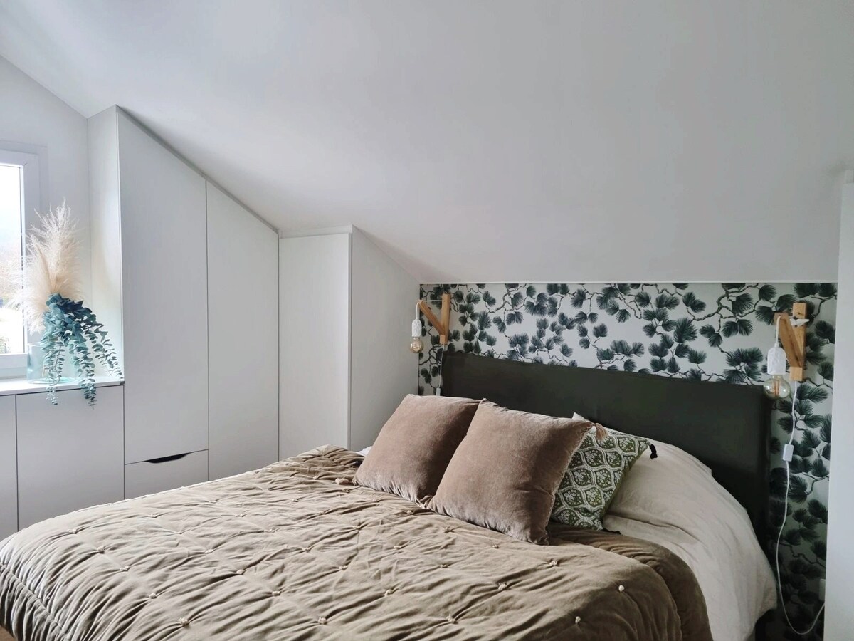 חדר שינה עם מיטה זוגית, חדר הלבשה, מקלחת איטלקית ויהירות