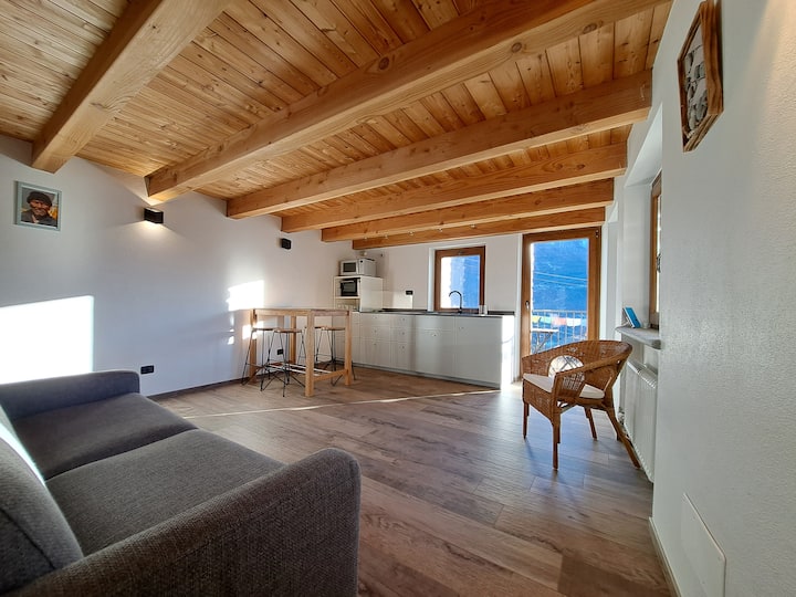 Дневна соба со кујничка и трпезарија 