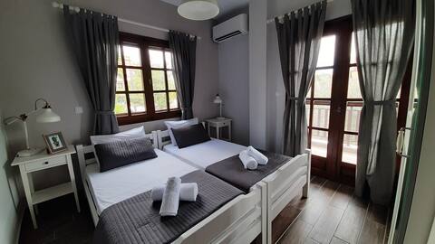 Salty, Kukunari apartments and studios