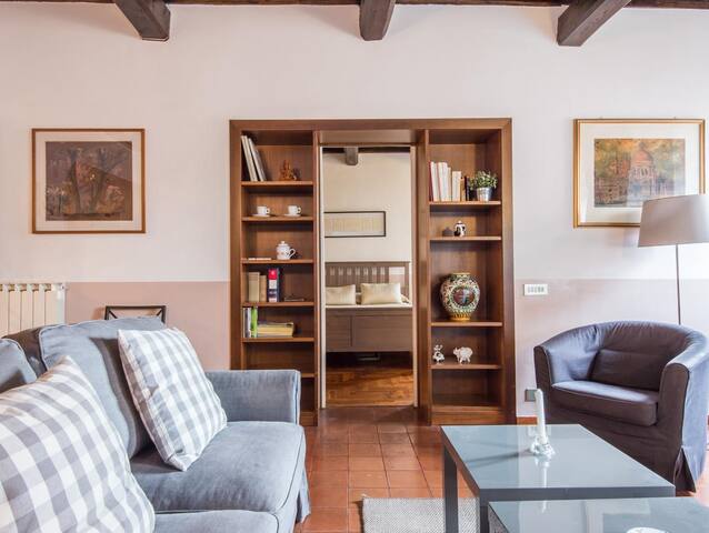 Spacious 2BR 2bath full kitchen and elevator gallery image 2