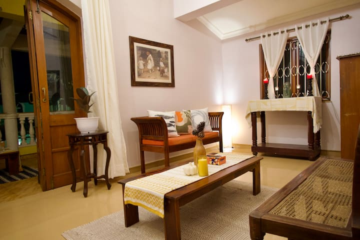 Living room 2 image 3