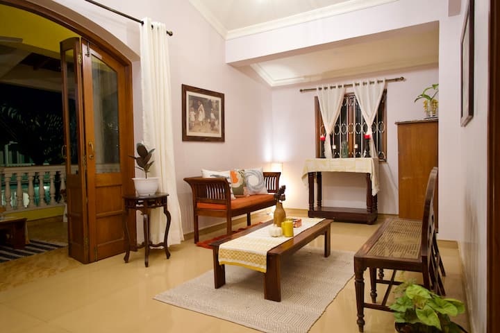 Living room 2 image 2