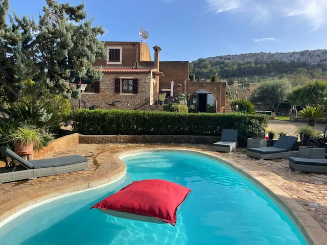 Can Ranqueta: Pool & Outdoor-Kitchen with BBQ