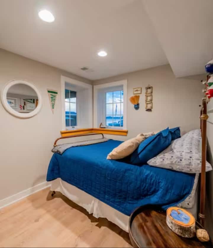 Dhomë gjumi e plotë me nivel më të ulët