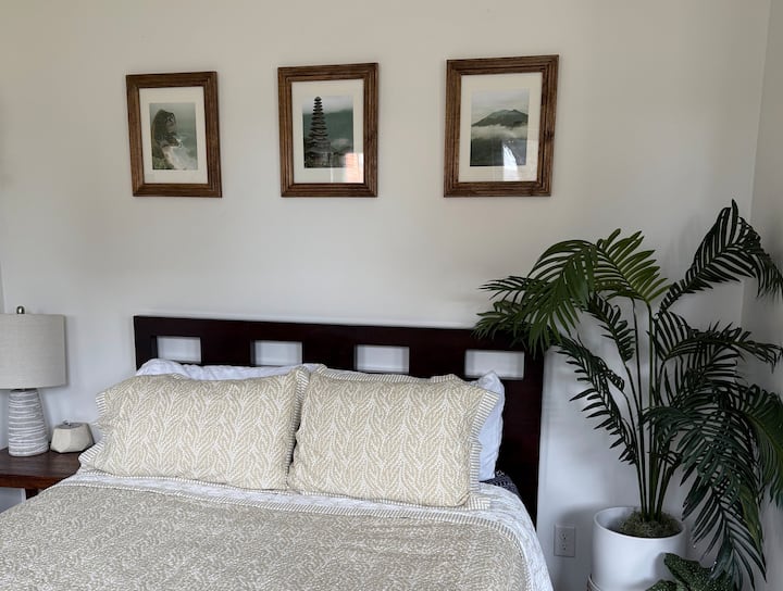 E thjeshtë, e qetë, e projektuar për net të qeta dhe mëngjes të ngadaltë