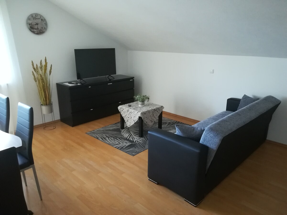 Top Airbnb: Holiday apartment (100 m²) Southern outskirts of Rott in Landsberg Am Lech