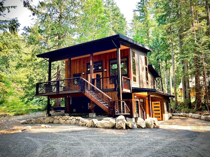 New Custom Modern Cabin Near Mt Baker Ski Area - Glacier, WA