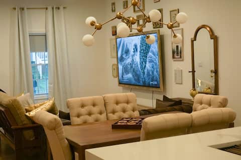 Top Airbnb: Near Downtown/Stadium | King Bed | Sleeps 6 in Pittsburgh