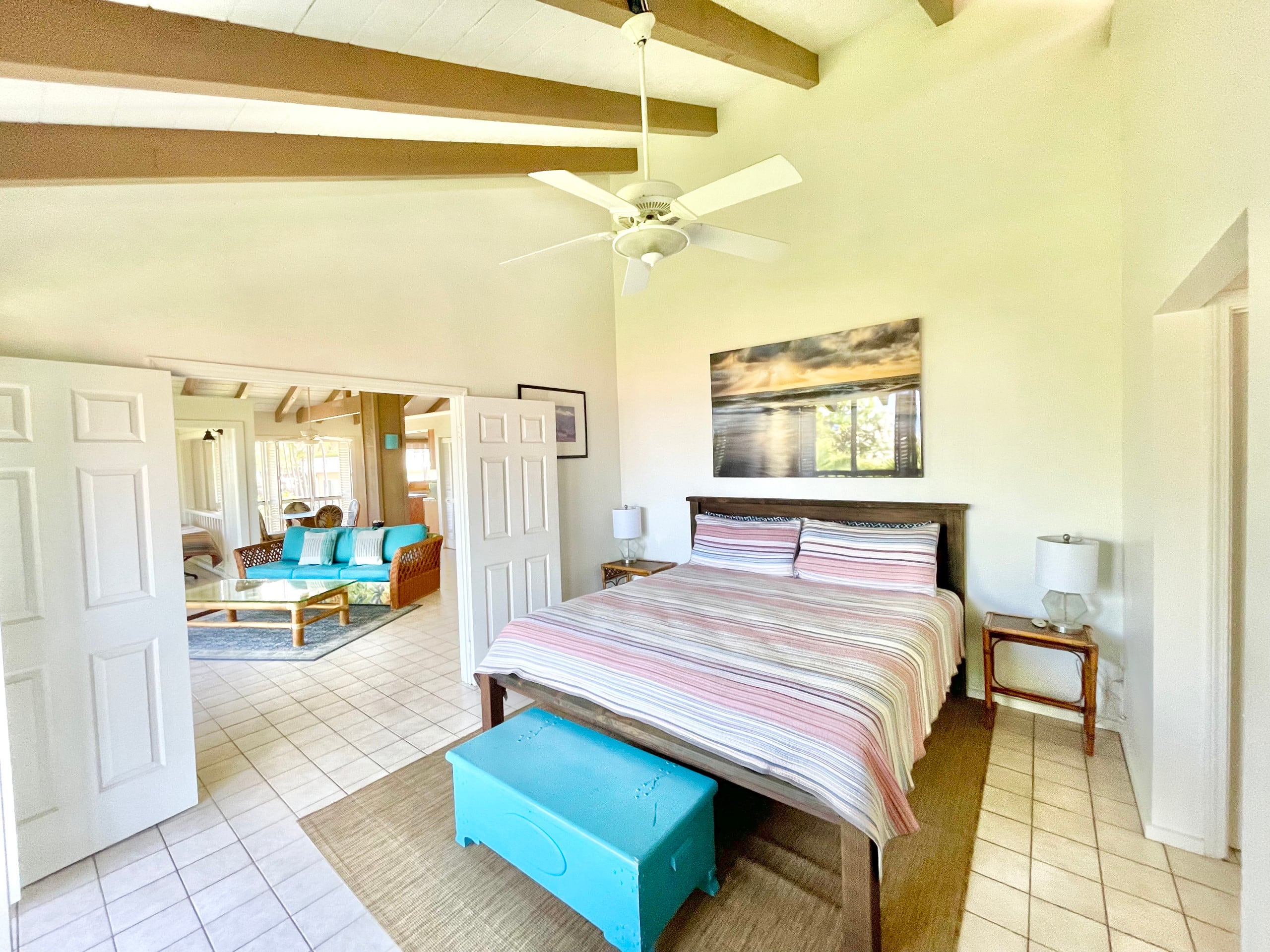 Location! Ocean views king bed walk to magic beach - Image 31
