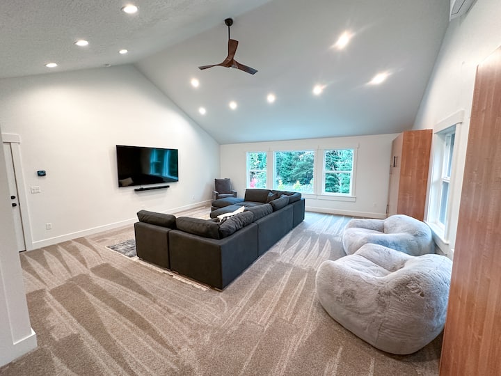 Კომფორტული დივანი, 2 საწოლი Queen Murphy,  Pac Man თამაში