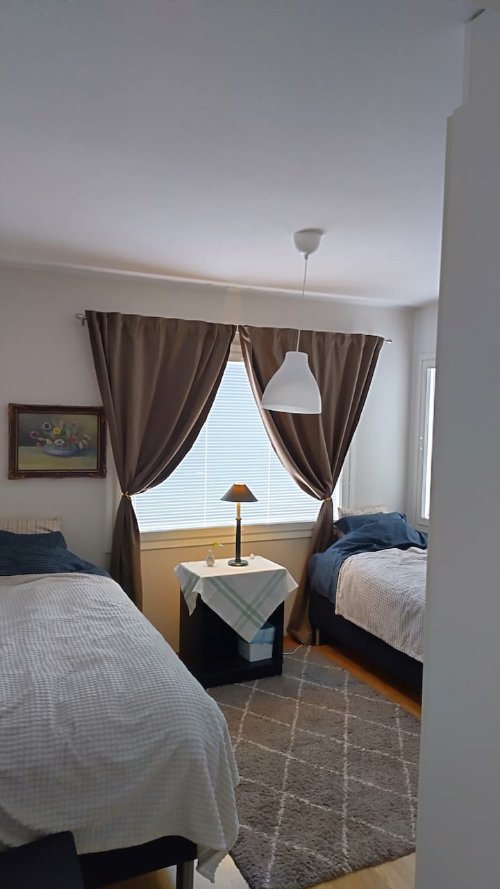 Dve 90 cm jednolôžka v spálni 202