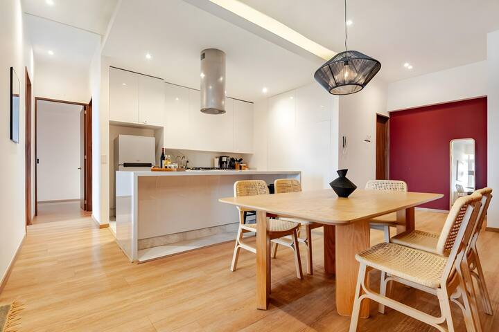 (Top 1%) Condesa Gem: AC, Pool, Gym & Views gallery image 5