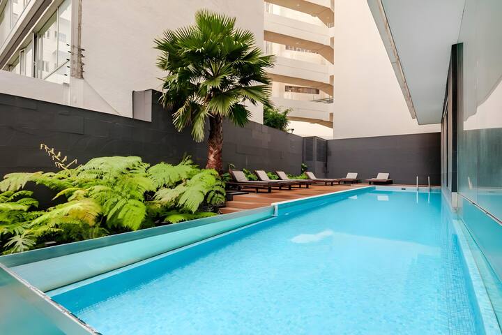 (Top 1%) Condesa Gem: AC, Pool, Gym & Views gallery image 2