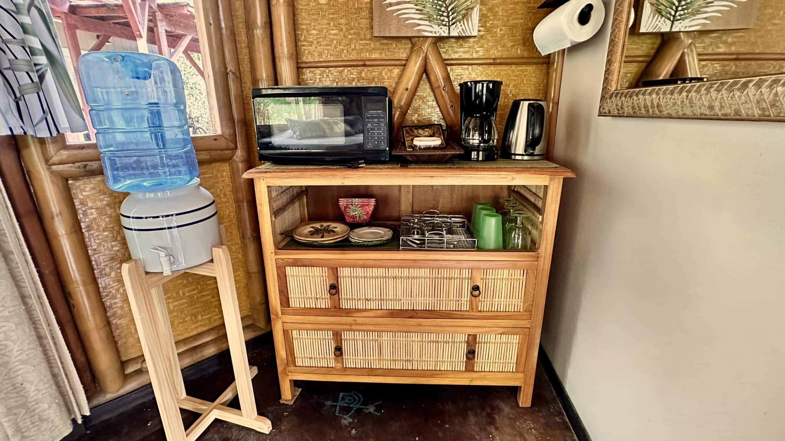 Coastal Jungle Bamboo Cottage ~ 5 - Photo 3
