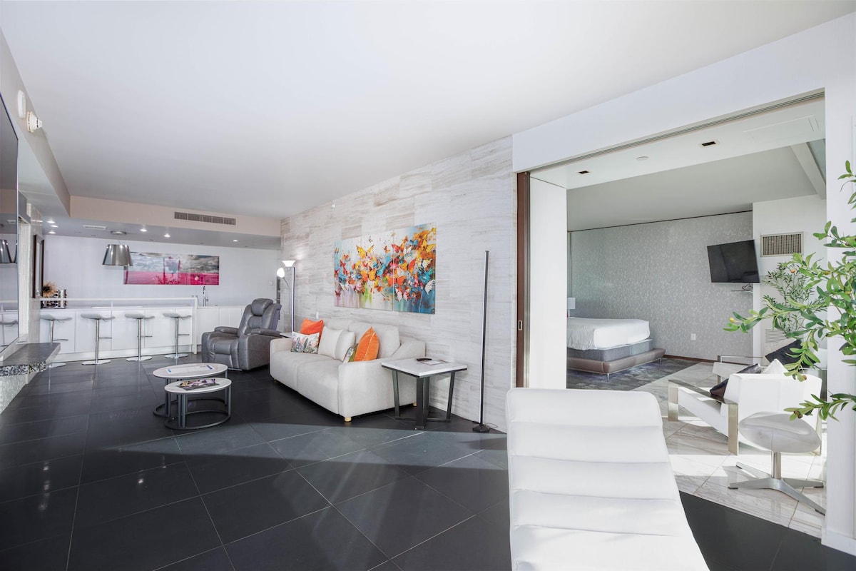 34th Floor Suite | Balcony Access | No Resort Fees