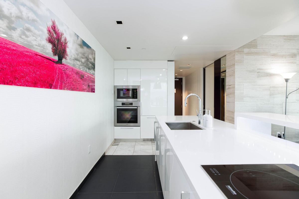 34th Floor Suite | Balcony Access | No Resort Fees