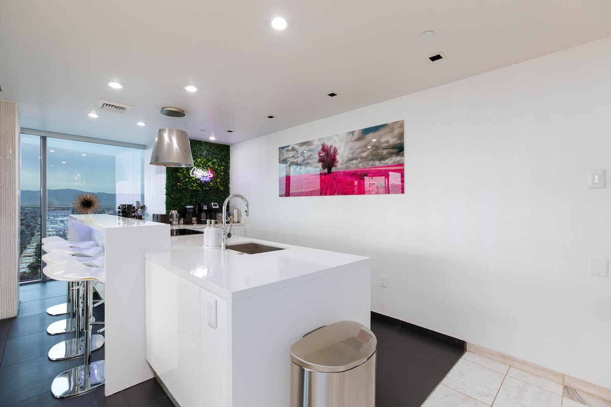 34th Floor Suite | Balcony Access | No Resort Fees