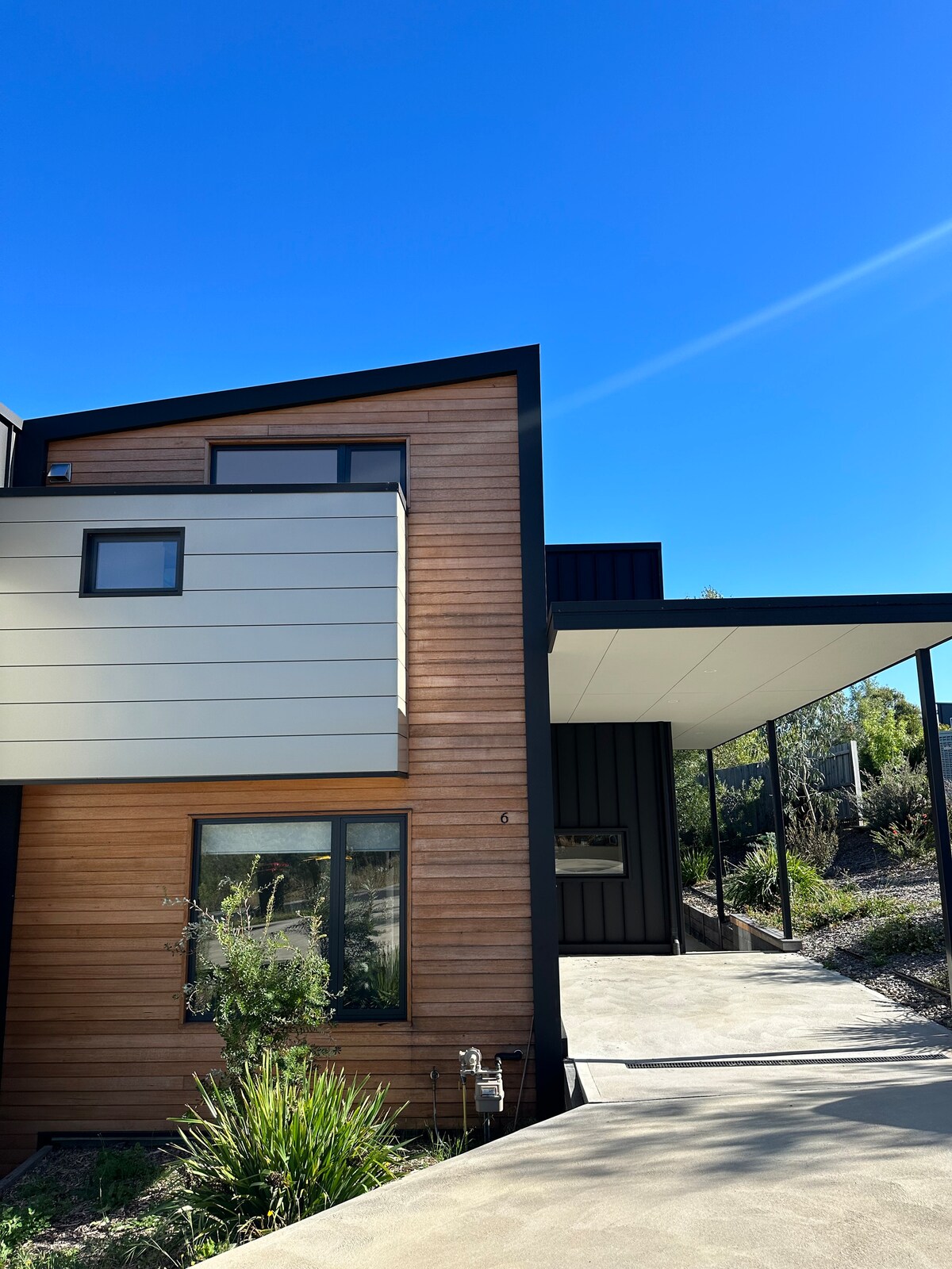 Flow Rider 6 Modern Mountain Home Apartments for Rent in East