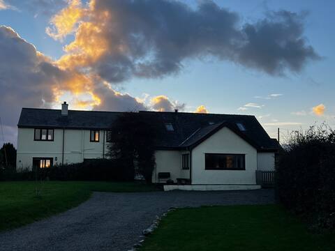 Farmhouse & Cottage, Enclosed Gardens, EV Charger