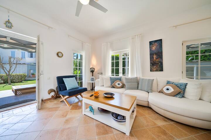 Centrally, 3br Rental Canal Villa In Portville - Göcek