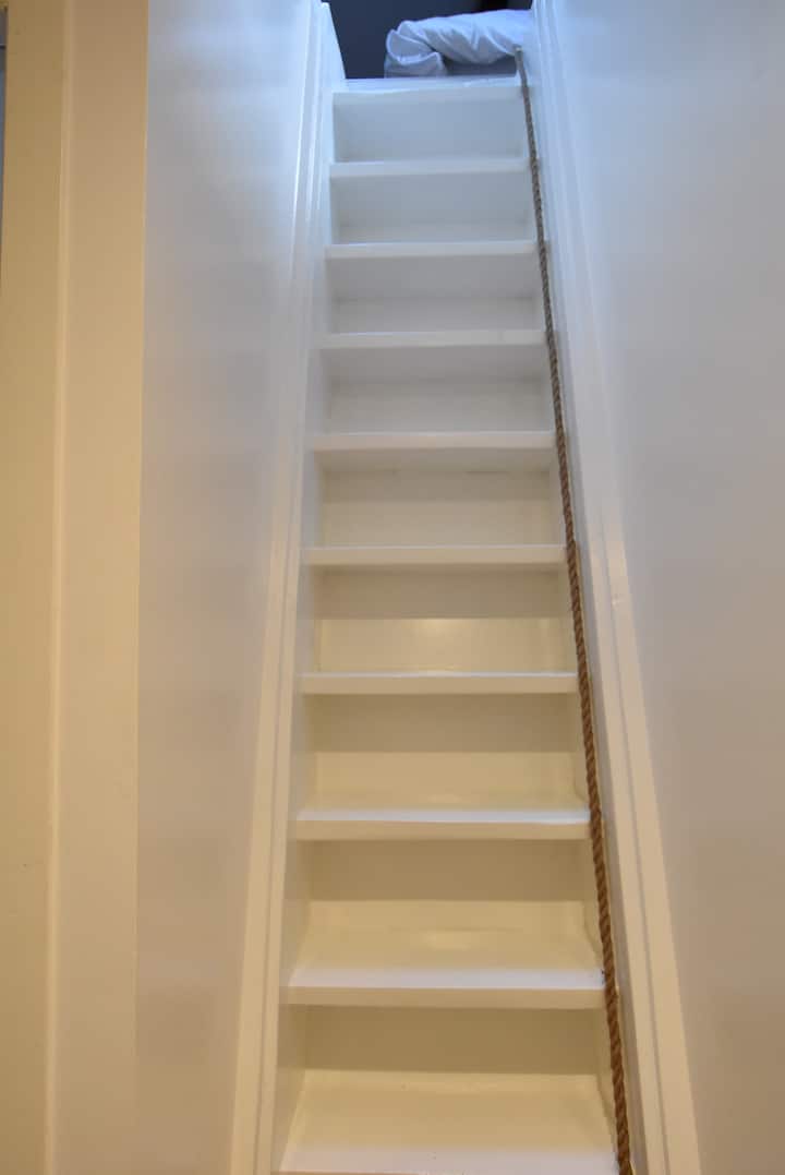 Chambre 3 en duplex avec accès par échelle de meunier, lit 160x200 déconseillée aux jeunes enfants