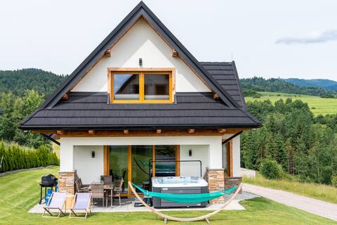 V house with outdoor hot tub