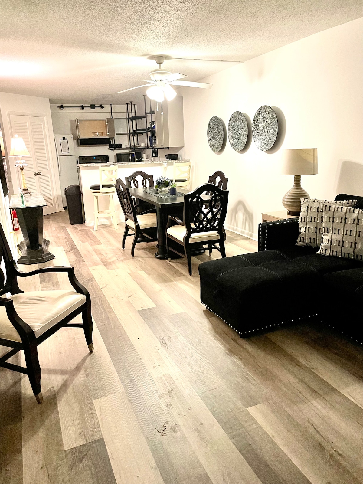 סלון, פינת אוכל ומטבח.