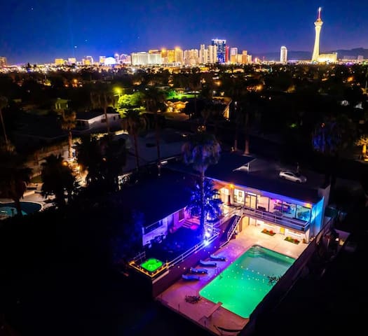 Mid Century LUX w/ Views, Pool, Spa, Gym, gameroom