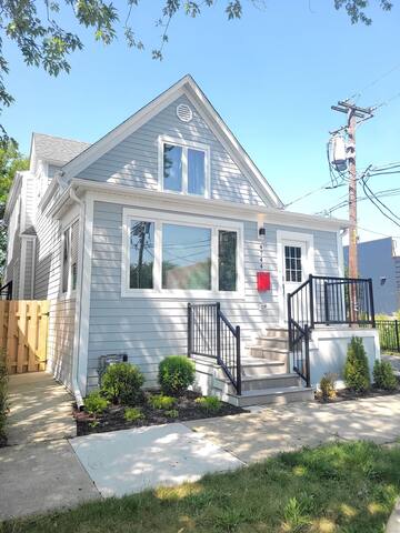 Parking 4+/3TVs/Sleeps13/Lrge game room/5BR/3BA gallery image 2