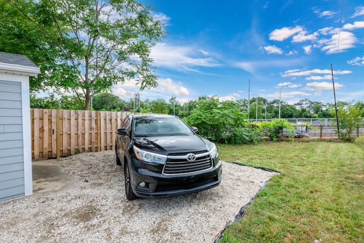 Parking 4+/3TVs/Sleeps13/Lrge game room/5BR/3BA gallery image 3