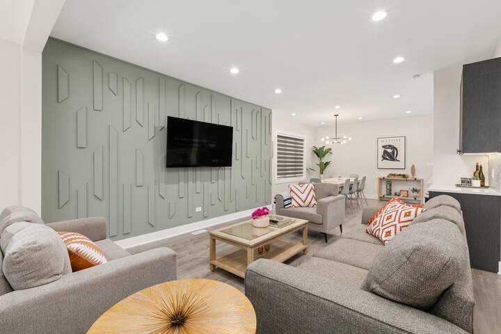 Parking 4+/3TVs/Sleeps13/Lrge game room/5BR/3BA gallery image 4