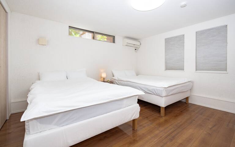 2Min to Shinjuku, 3Min Walk to Shin-Okubo Central! gallery image 2