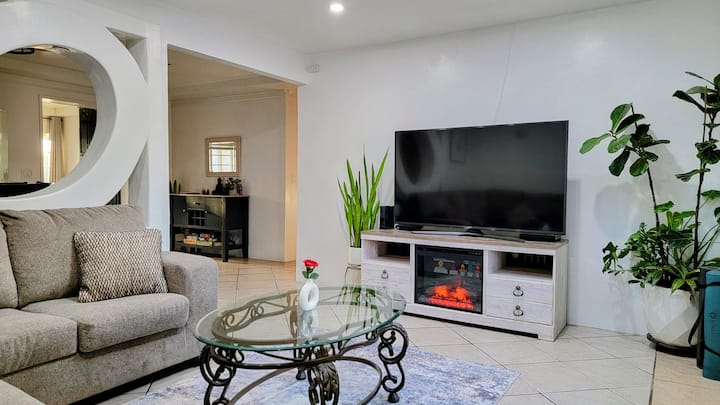 Tropical Oasis - Spa, Pool, Fire Pit, El Paseo - Rancho Mirage, CA