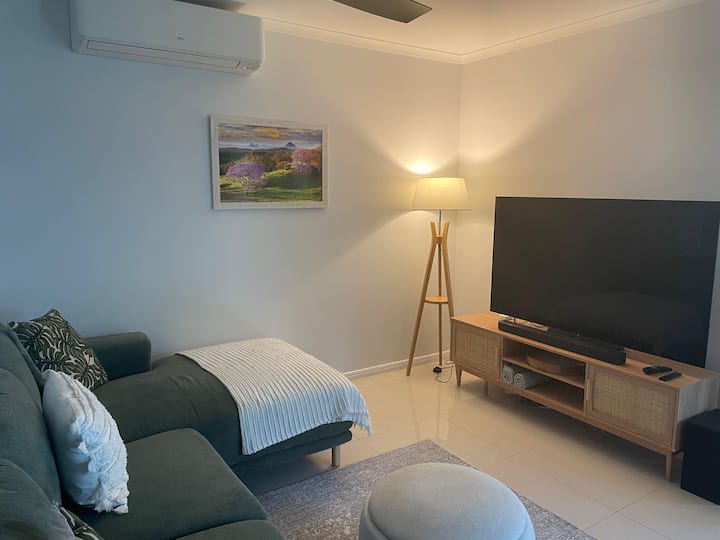 Family Beach House With Pool - Caloundra