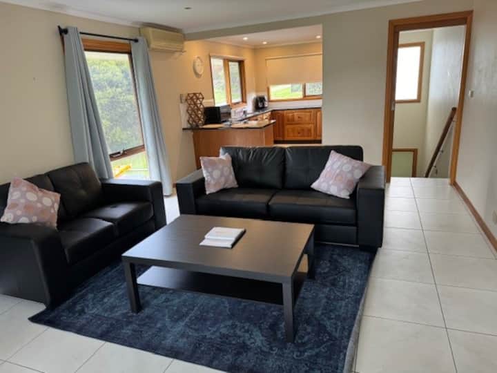 Waterfront Coastal Getaway - Dalmeny