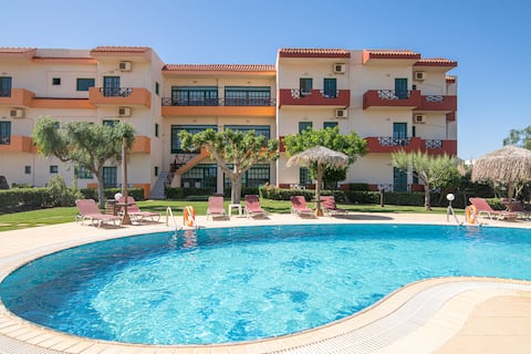 Lovely One Bedroom Apartment with Beautiful Garden