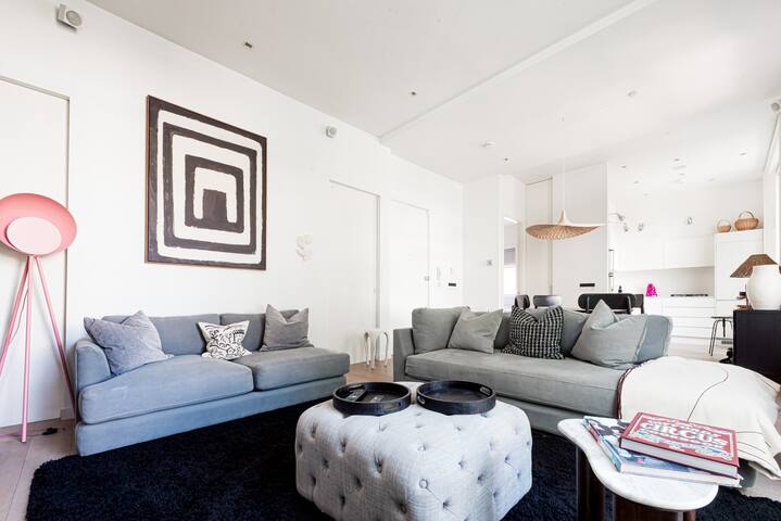 Calm Diva 2 Bedroom apartment in Notting Hill gallery image 2