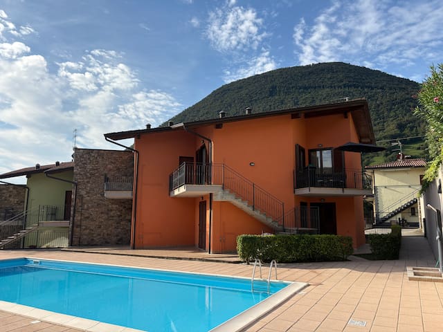 Casa Lago – Luxury apartment. Large swimming pool.