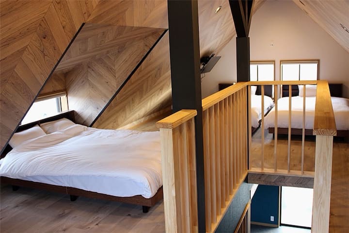 Zgrada Spavaća soba s 1 bračnim krevetom, 2 bračna kreveta i 2 futona