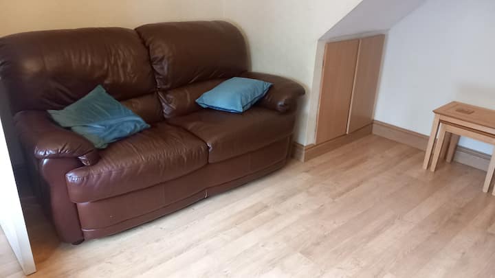 Casa Ahora
 2 Beds
 Entire House
 Breakfast/snacks - Ashbourne