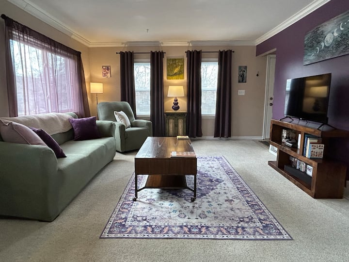Cute Downtown Clawson 2br - トロイ, MI