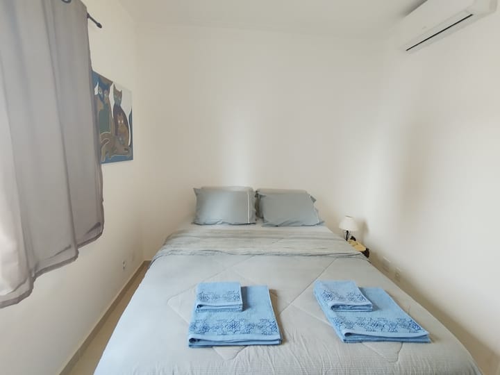 מיטת קווין סייז ב - Bagged Springs.