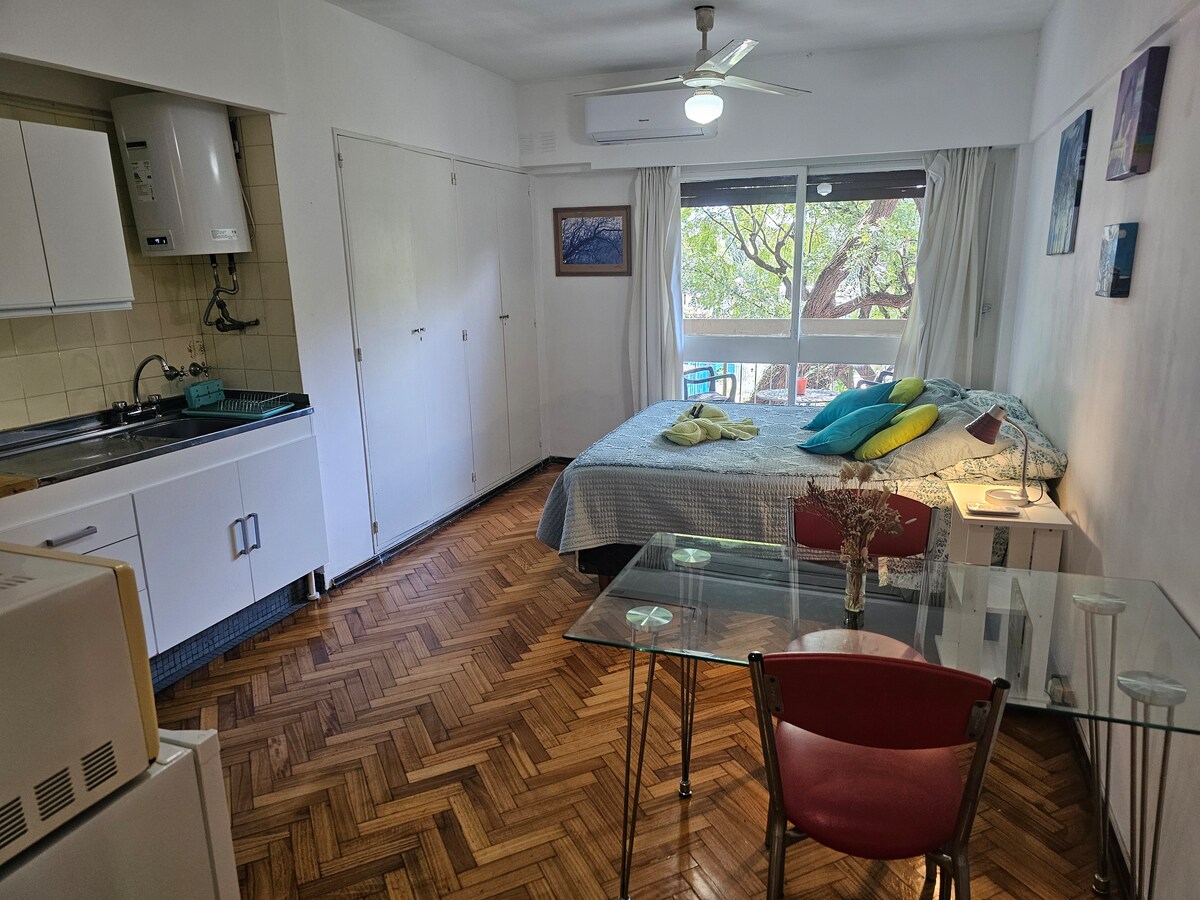 Monoambiente con balcón en Palermo