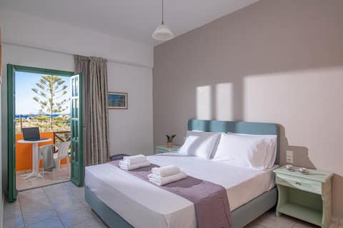 Cozy Family Apt with Beautiful Garden &Shared Pool