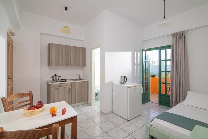 Cozy Family Apt With Beautiful Garden &Shared Pool - 克里特